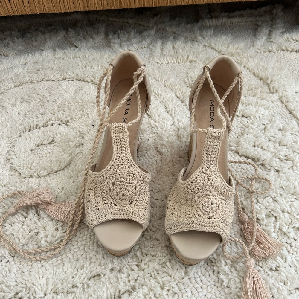 Moda Spana crochet cork wedges